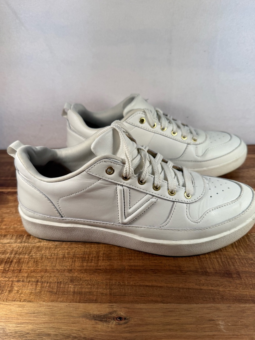 Vionic White Women's Sneakers with Gold Eyelets